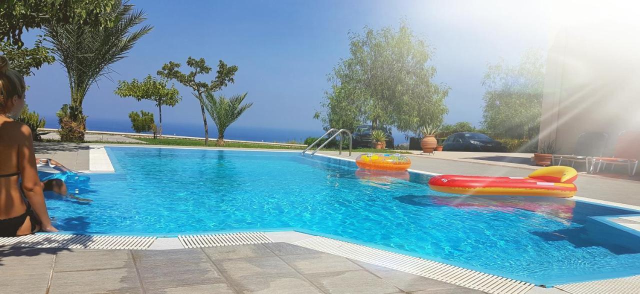 Villa Leyland Фалираки Екстериор снимка